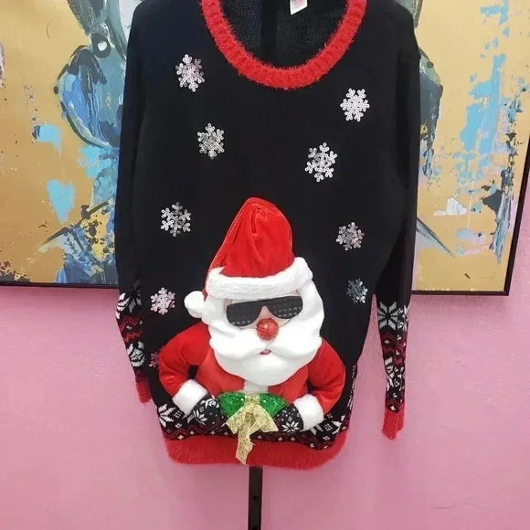 Plus Size Holiday Sweater Santa holding Present - Picture 1 of 5